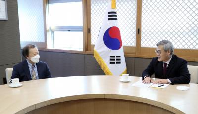 SUNY Korea President Arthur H. Lee Meets Incheon Free Economic Zone (IFEZ) Commissioner ...